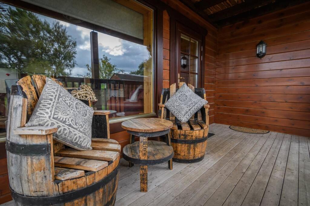 Red Squirrel Log Cabin With Hot Tub Keith Εξωτερικό φωτογραφία