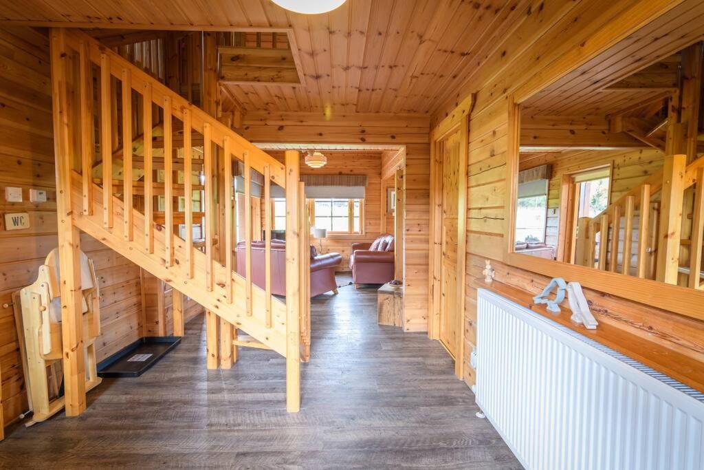 Red Squirrel Log Cabin With Hot Tub Keith Εξωτερικό φωτογραφία