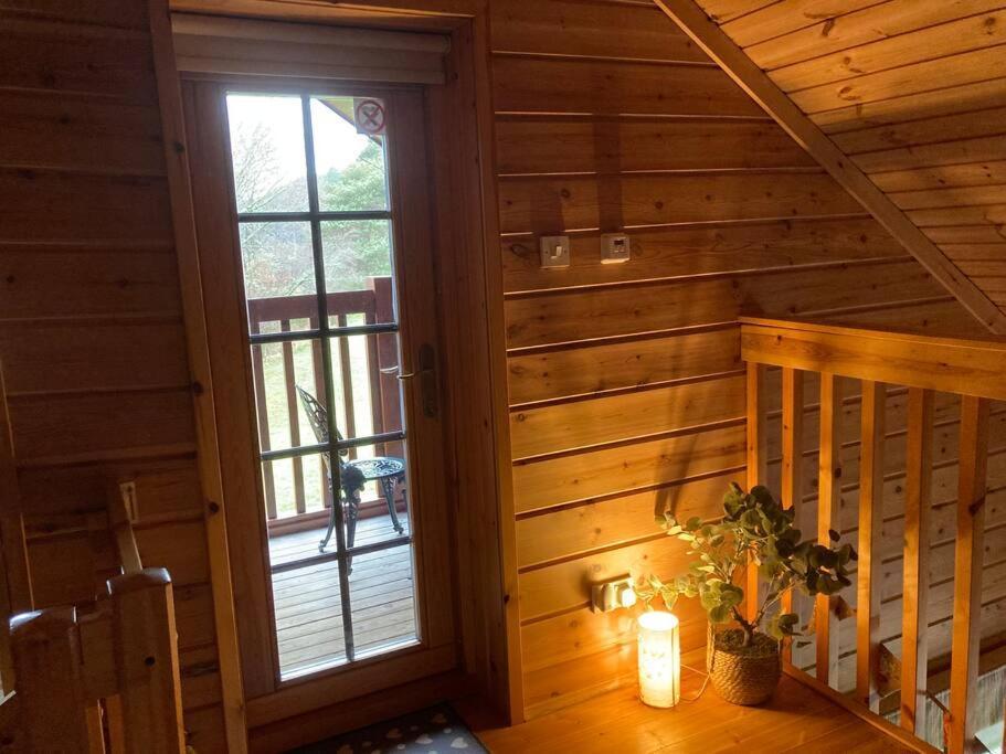 Red Squirrel Log Cabin With Hot Tub Keith Εξωτερικό φωτογραφία
